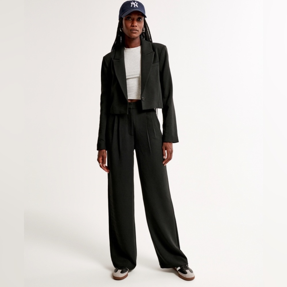 Abercrombie Sloane Tailored Premium Crepe Pant